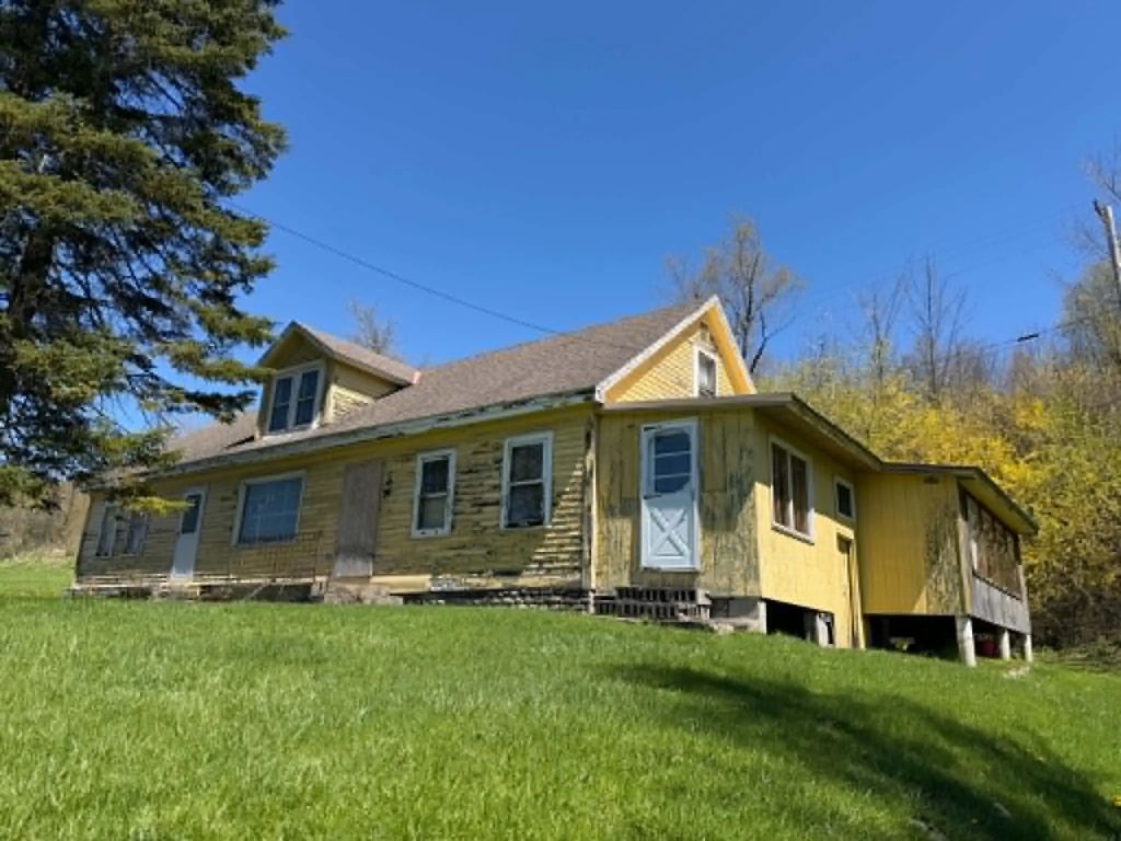 842 Church St, North Adams