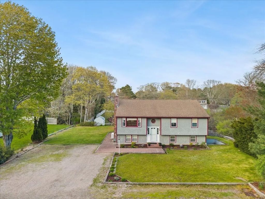 64 Rainbow Rd, Yarmouth