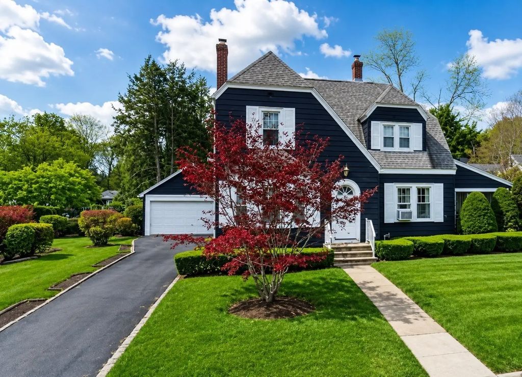 24 Lindbergh Ave, Holyoke