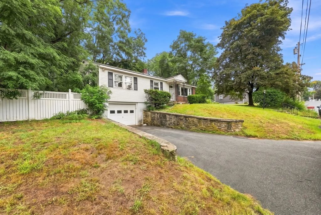 21 Cranton Avenue, Groveland