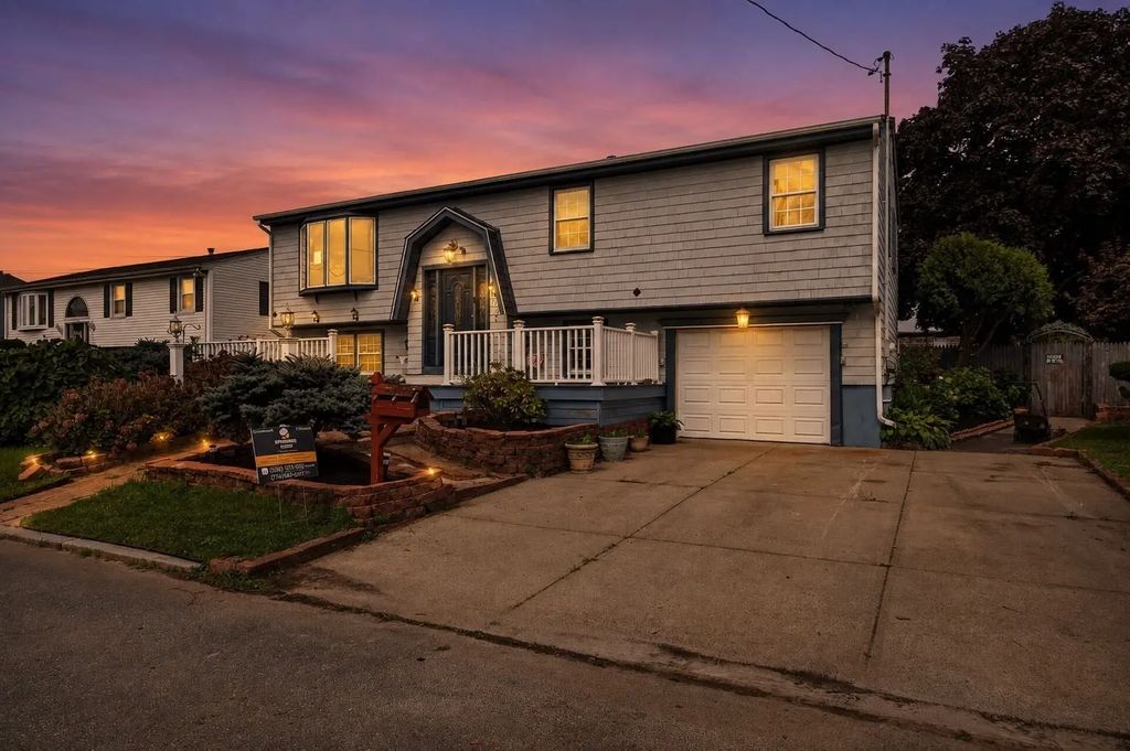 202 Oman St, Fall River