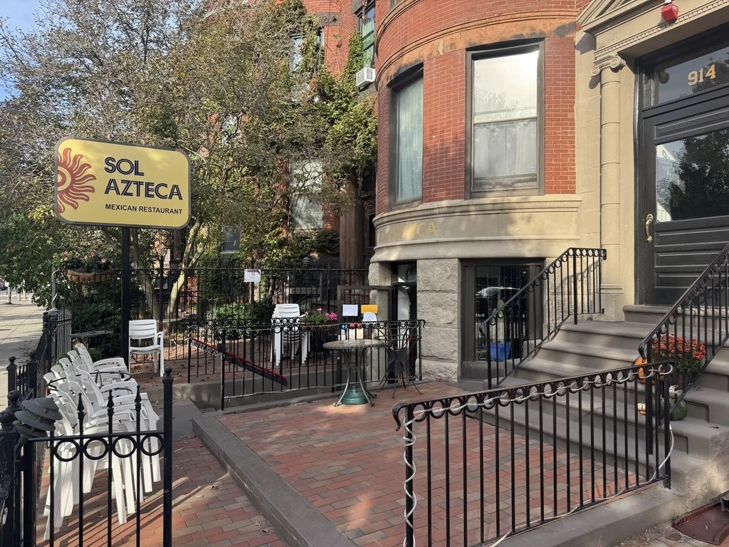 914 Beacon St, Boston
