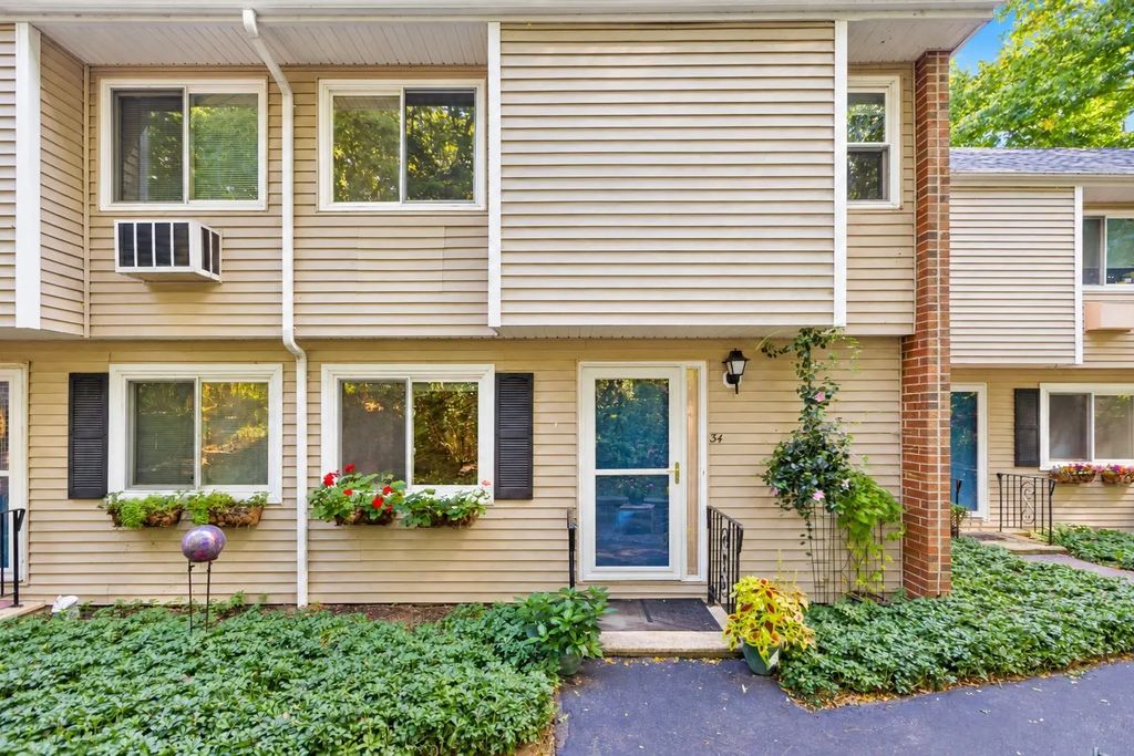 34 Glen Devin St #34, Amesbury