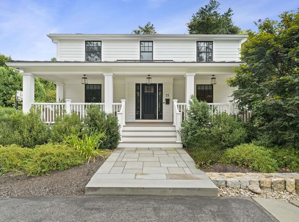 21 Elmwood Rd, Wellesley