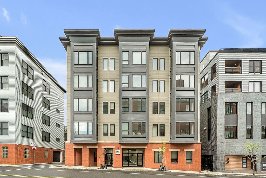 39 A #12, Boston