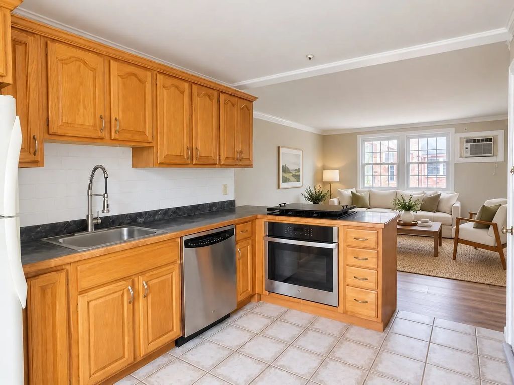 160 Tyngsboro Rd #19c, Chelmsford