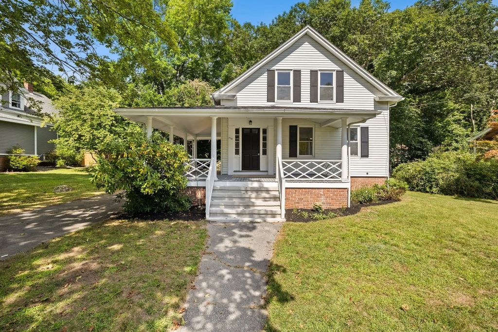 778 Spring St, Dighton