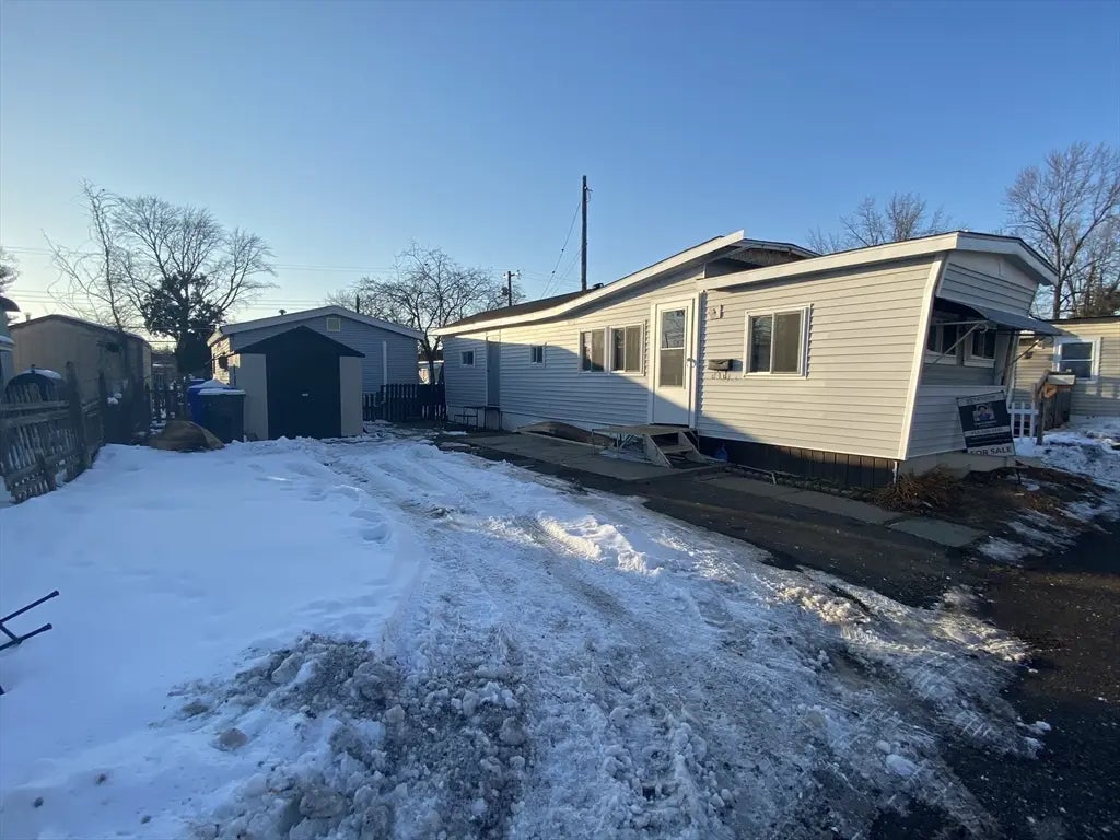 16 Pioneer Way, Springfield