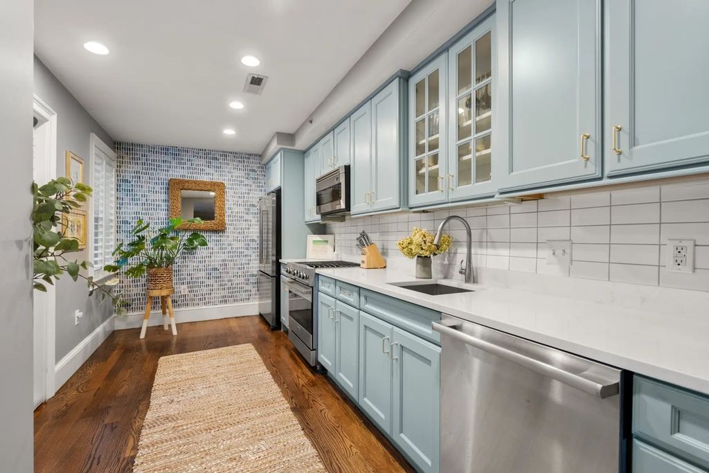 209 W Springfield St #1, Boston