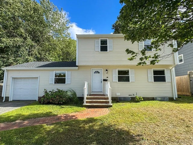 282 Pleasant St, Marblehead