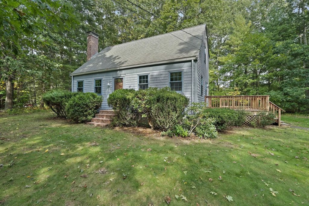 215 Bay State Cir, Hanson