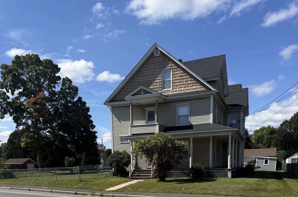 418 Chicopee St, Chicopee