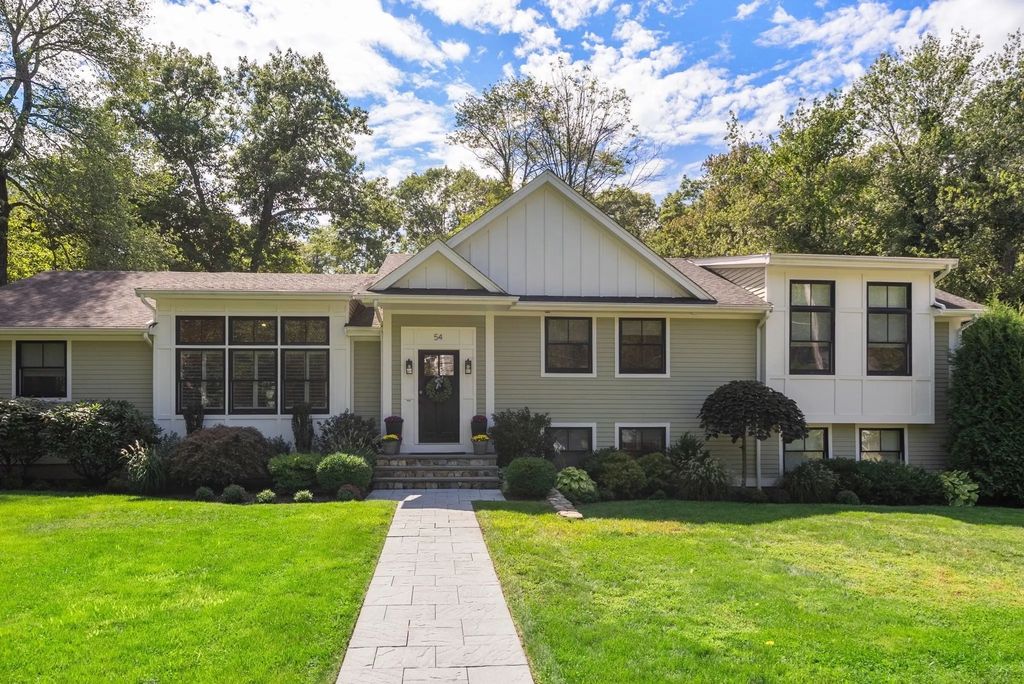 54 Edmunds Rd, Wellesley