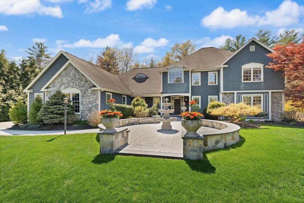 47 Symphony Dr, Easton