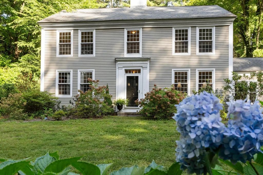 533 Lowell Rd, Groton