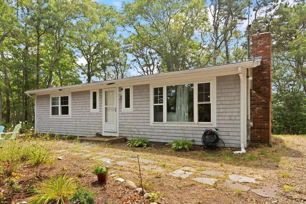 438 Freemans Way, Brewster