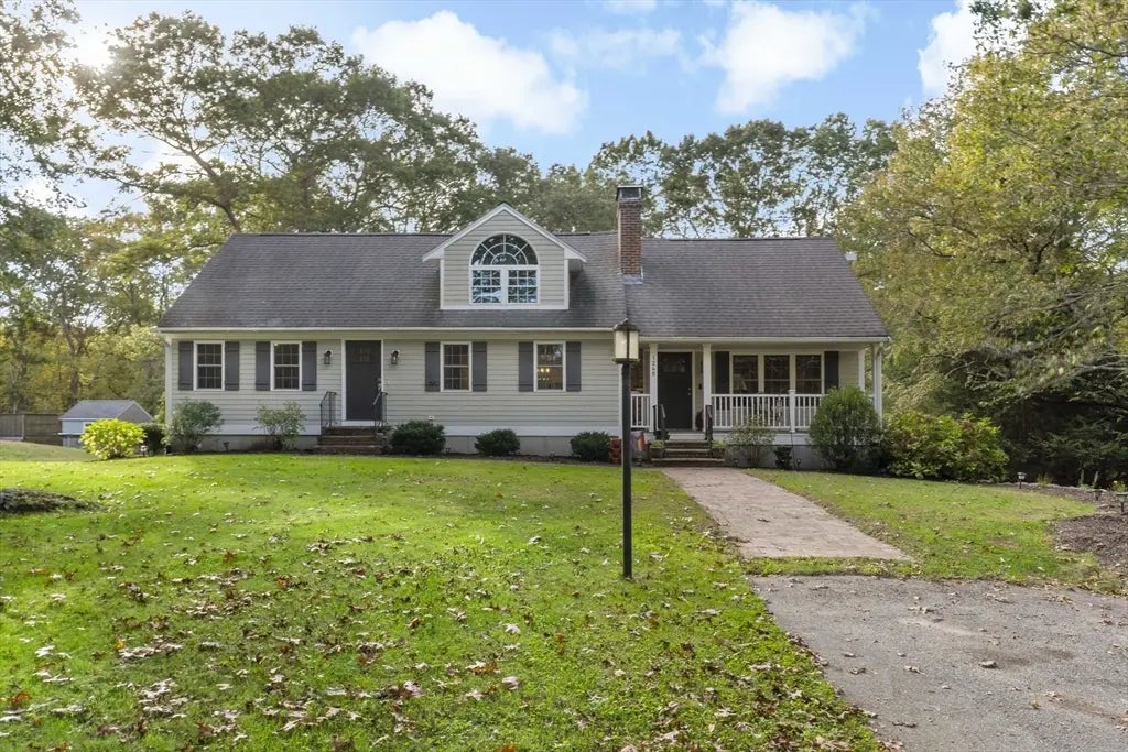 1240 Smith St, Dighton