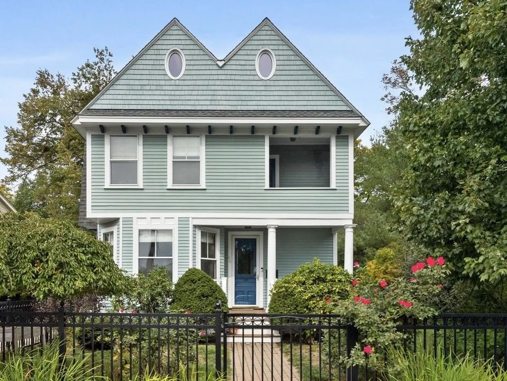 66 Belknap St, Concord