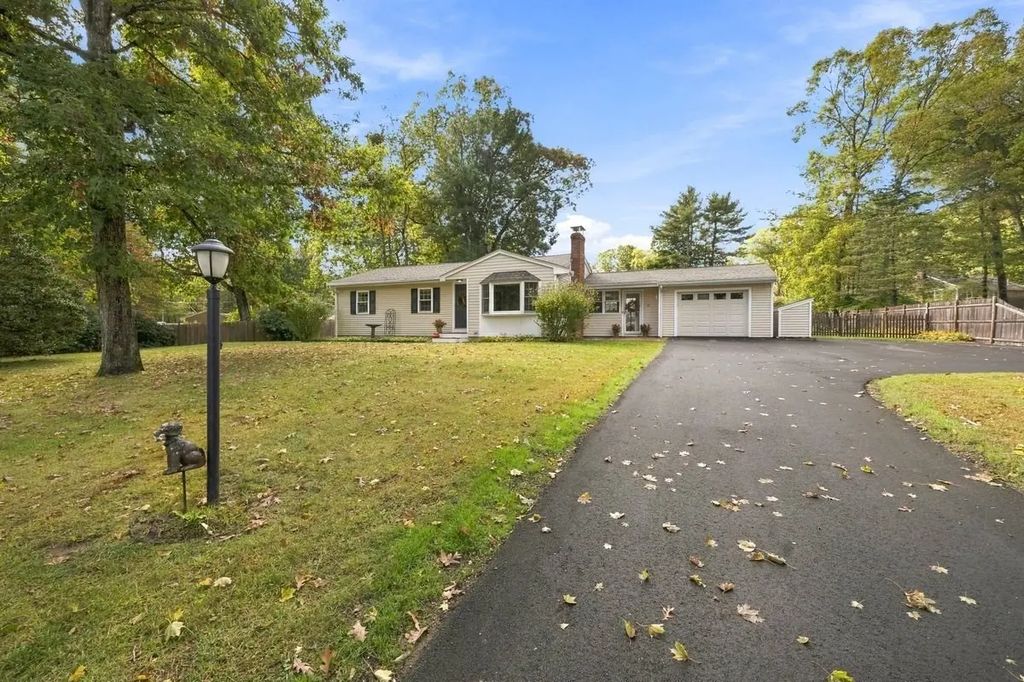 59 Brook Bend Rd, Hanover