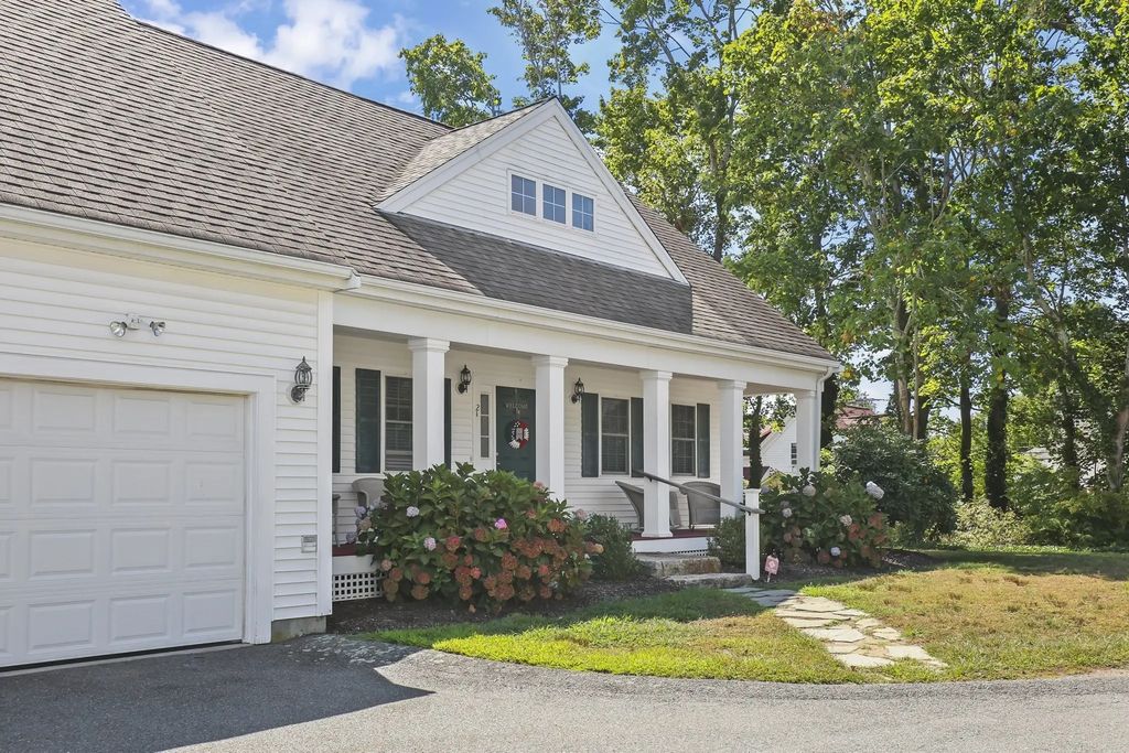 2 Rosemary Ln #a, Wareham