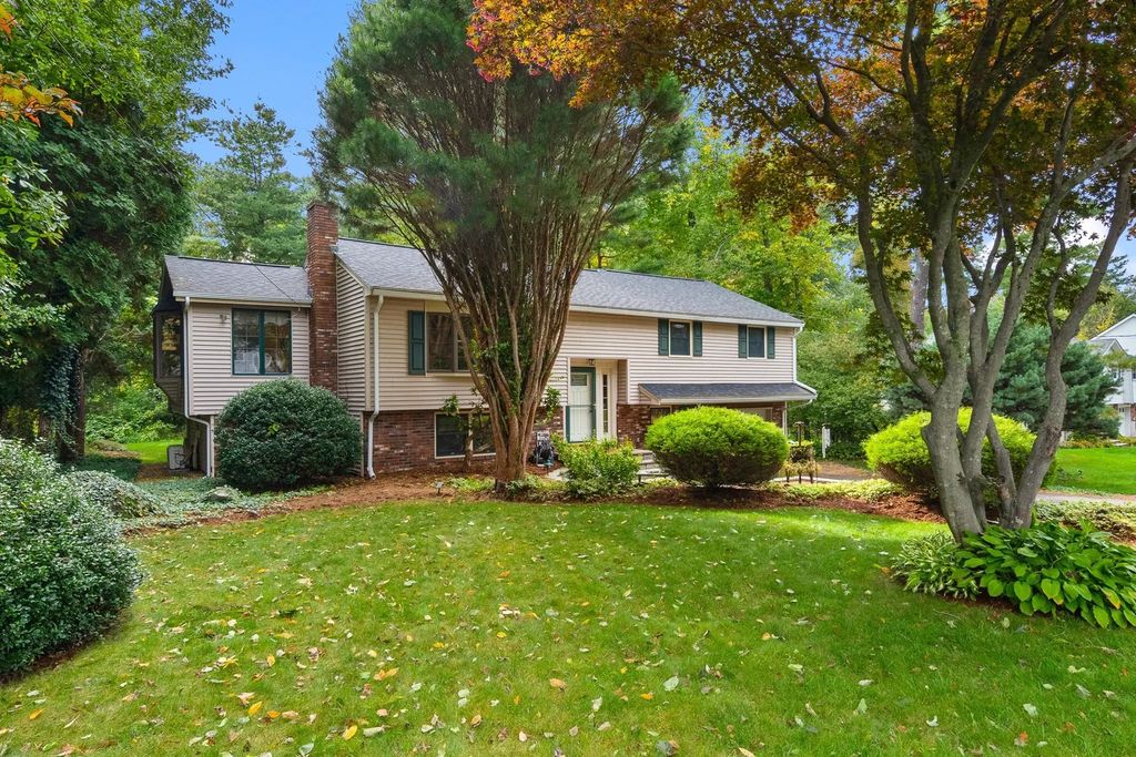 42 Freeport Dr, Burlington
