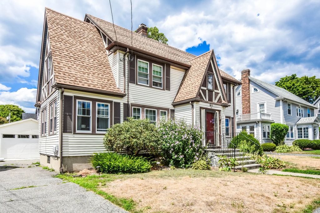 36 Whittier Rd, Medford
