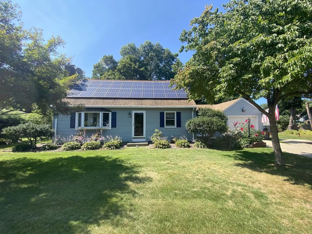 46 Country Rd, Agawam