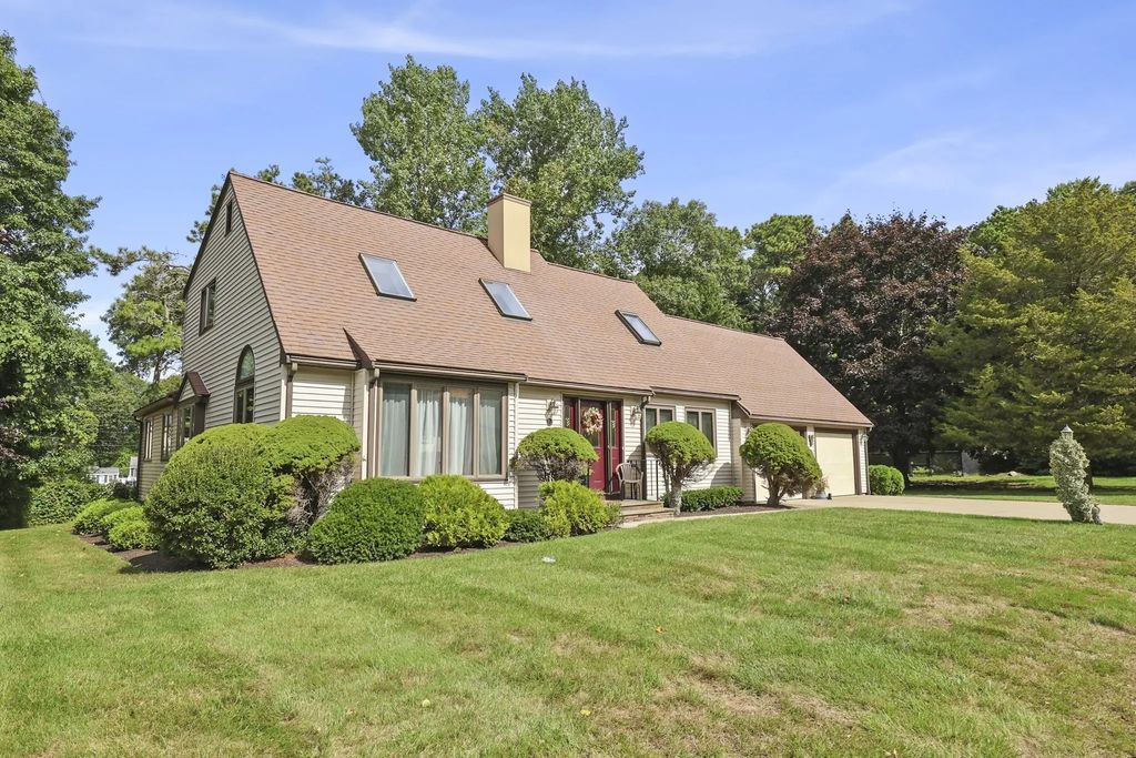 60 Lakewood Drive, Plymouth