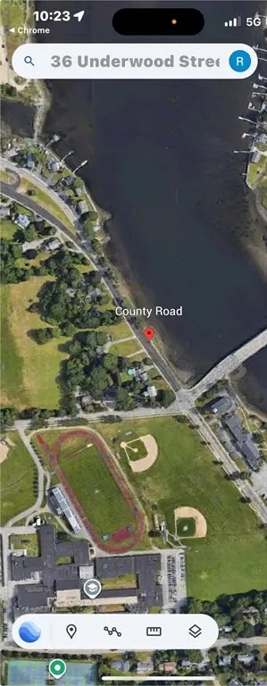 351 County Rd, Barrington