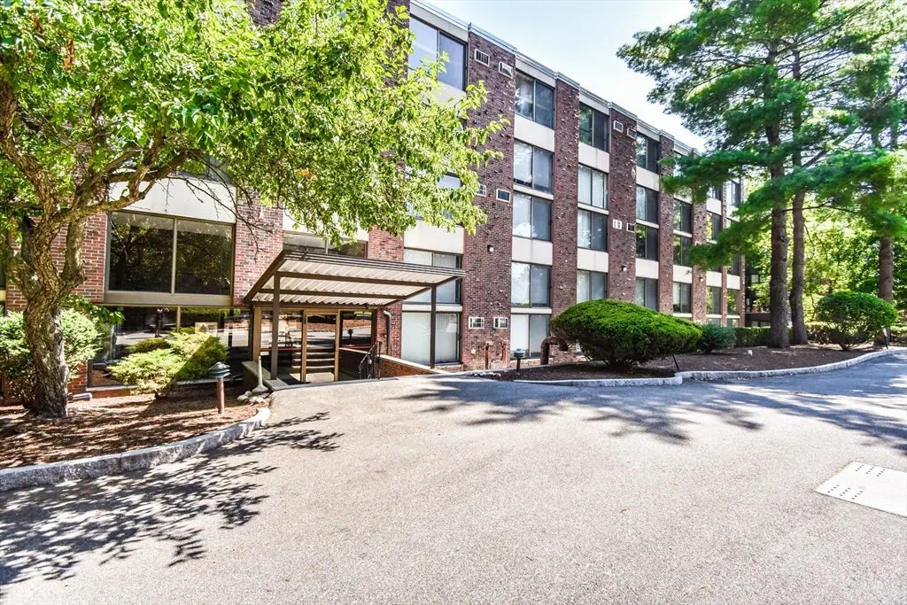 993 Massachusetts Avenue #212, Arlington
