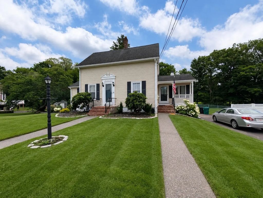 422 Main Street, Groveland