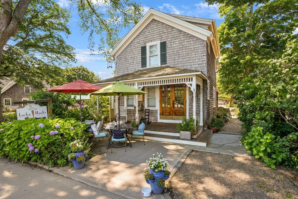 218 Upper Main Street, Edgartown