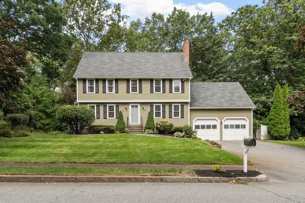 4 Apple Tree Ln, Wilmington