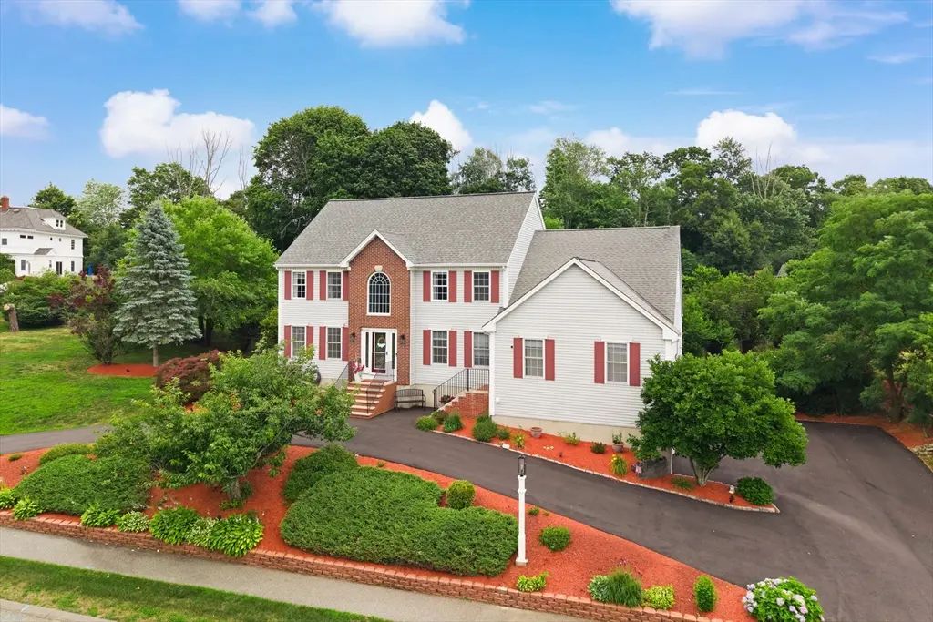 24 Sheridan Ln, Tewksbury