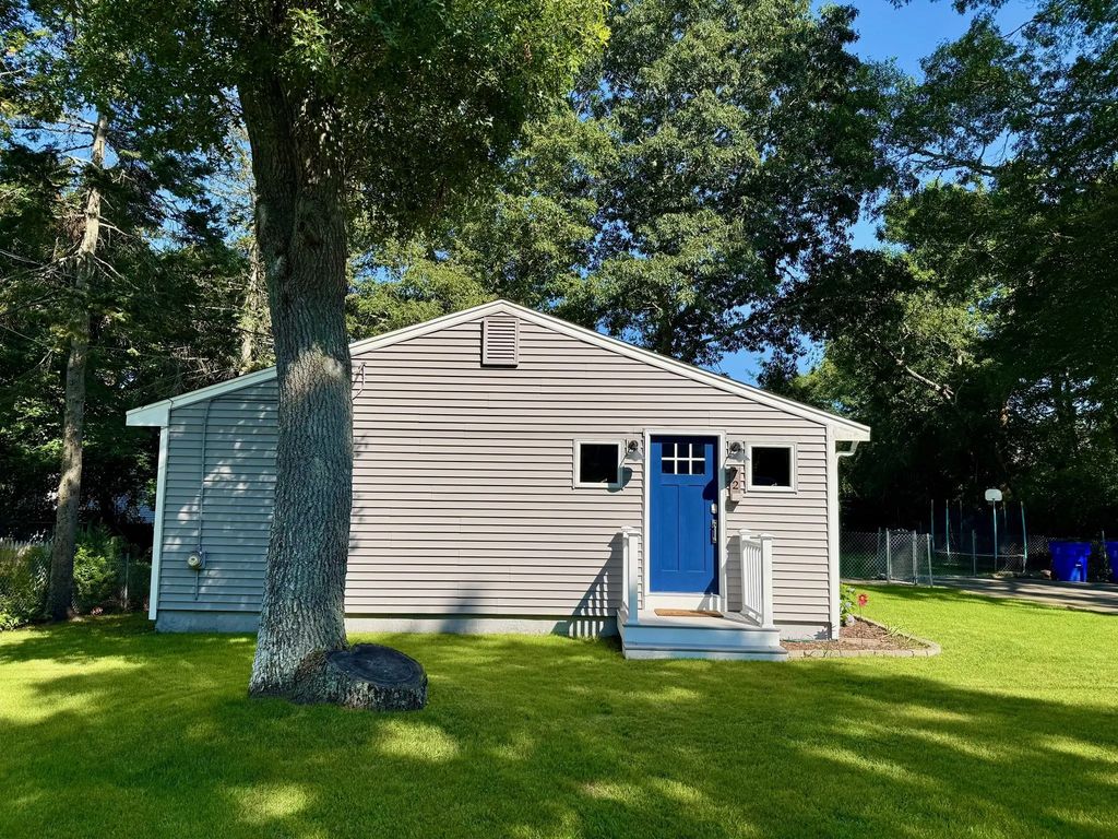 72 Handy Rd, Bourne
