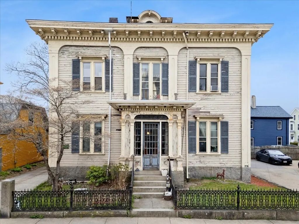 179 Cottage St, New Bedford