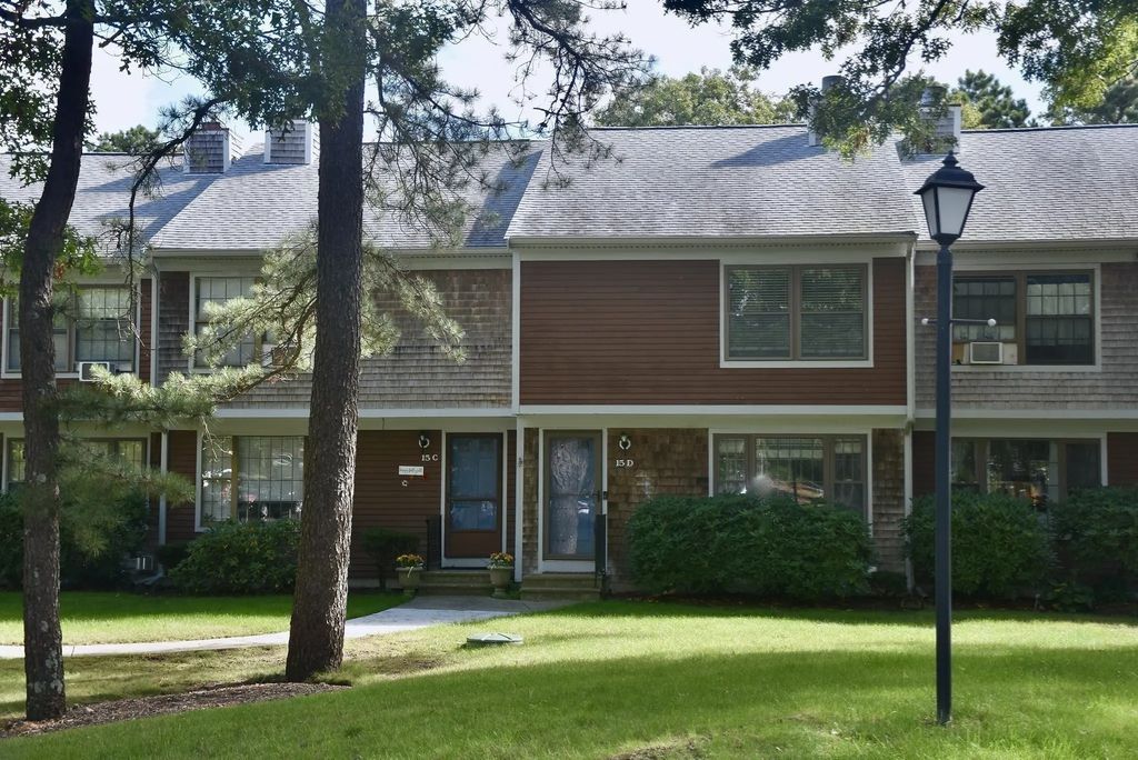 195 Falmouth Rd #15d, Mashpee
