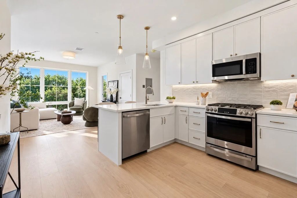28 Geneva St #202, Boston