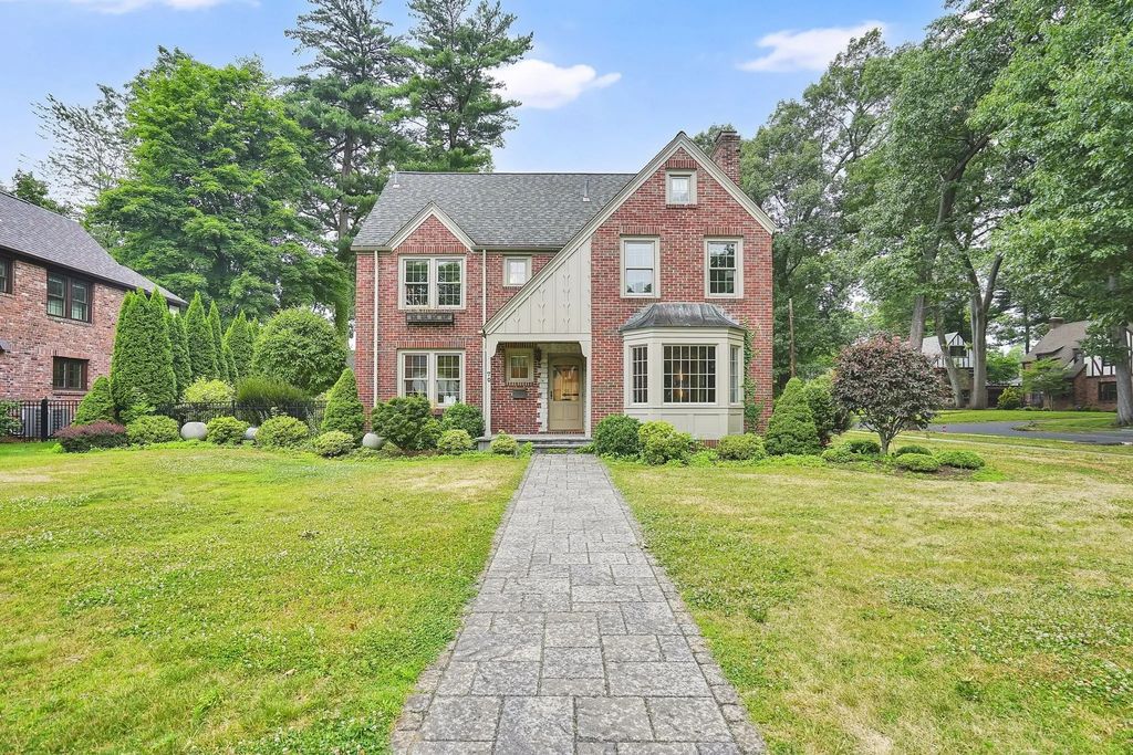 70 Dover Road, Longmeadow