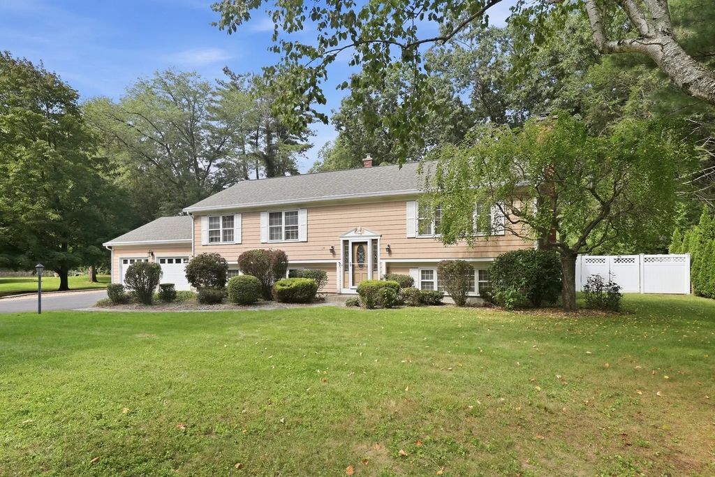 120 Coventry Lane, Longmeadow