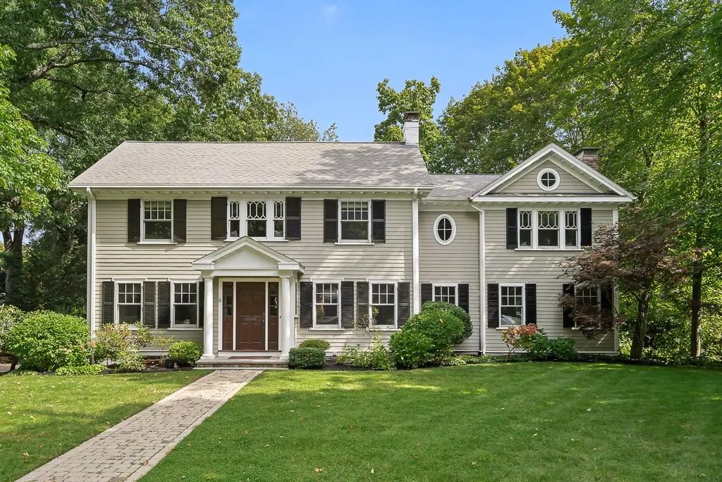 8 Tennyson Rd, Wellesley