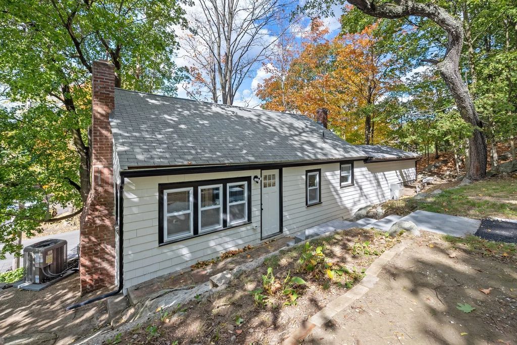 9 Walden Pond Ave, Saugus