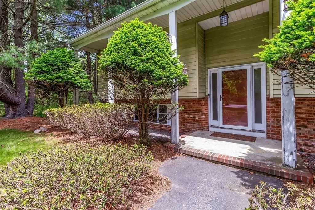 15 Conestoga Rd, Lexington