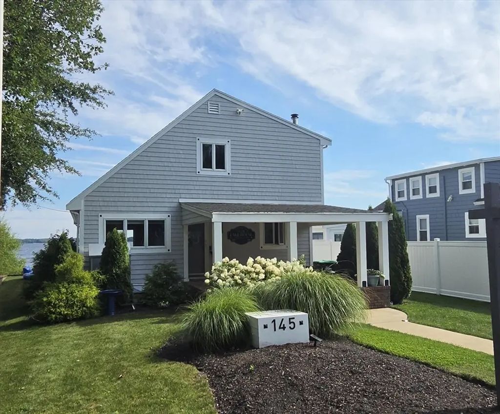 145 Staples Shore Rd, Lakeville