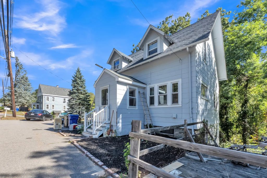 222 S Main Street, Hopedale