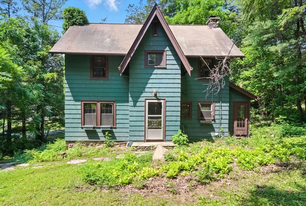 75 Reservation Rd, Holyoke