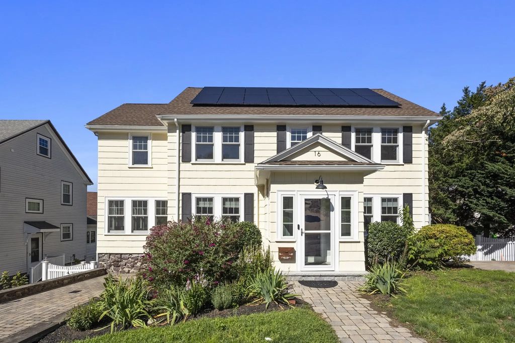 16 Rural Ave, Medford