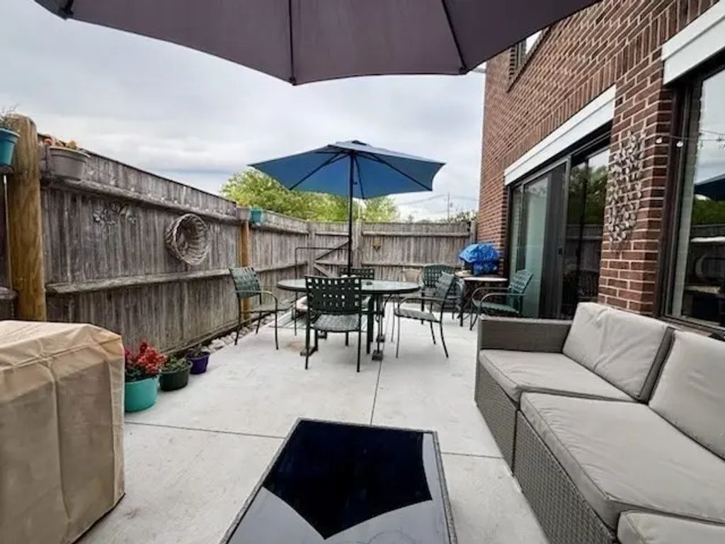 272 Greenbrook Drive #272, Stoughton