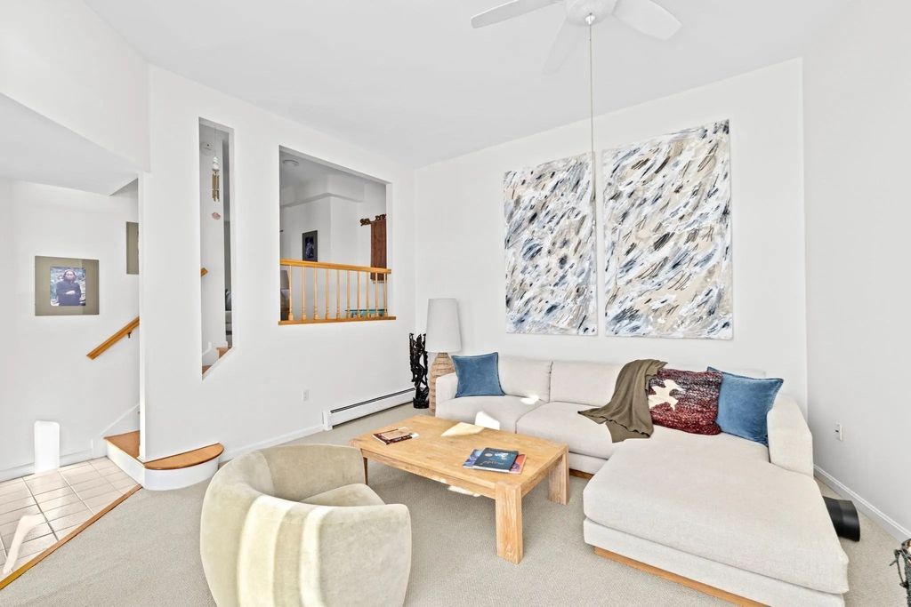 1 Marina Dr #1, Hull