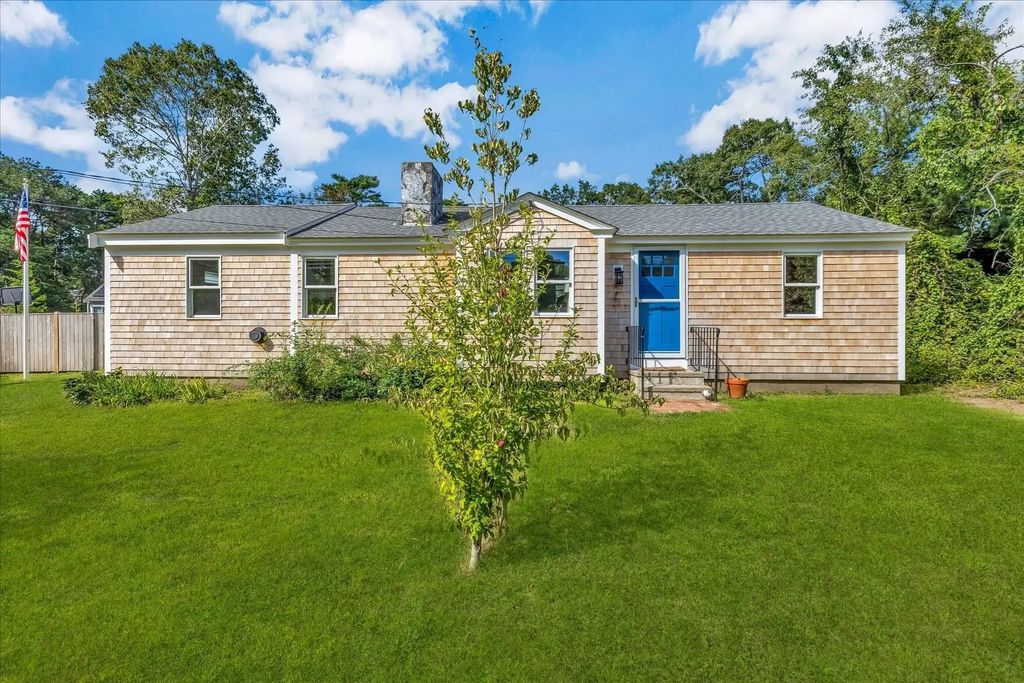 25 Raspberry Lane, Barnstable